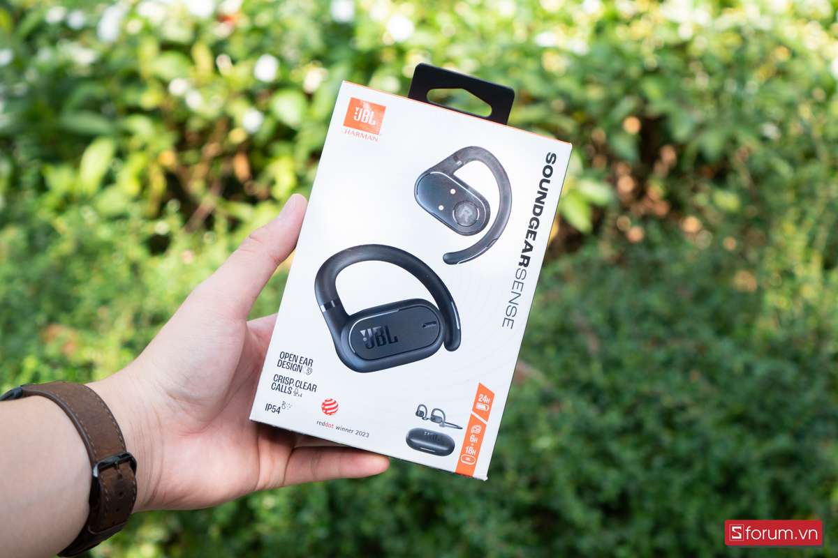 Thiết kế vỏ hộp của JBL Soundgear Sense