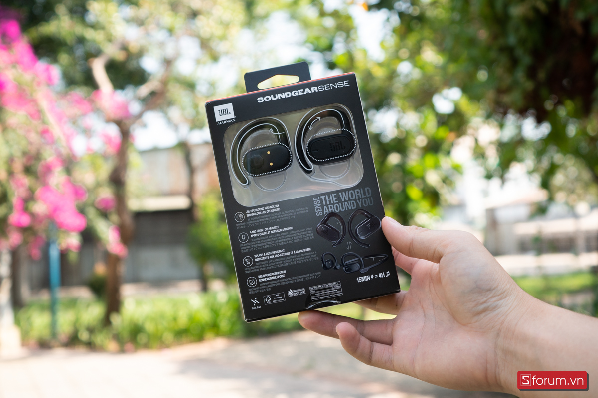 JBL Soundgear Sense chỉ có một phiên bản màu Đen duy nhất