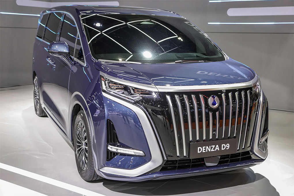 Denza D9 có không gian nội thất rộng rãi, giúp mang lại sự thoải mái tối đa cho hành khách trên cả ba hàng ghế