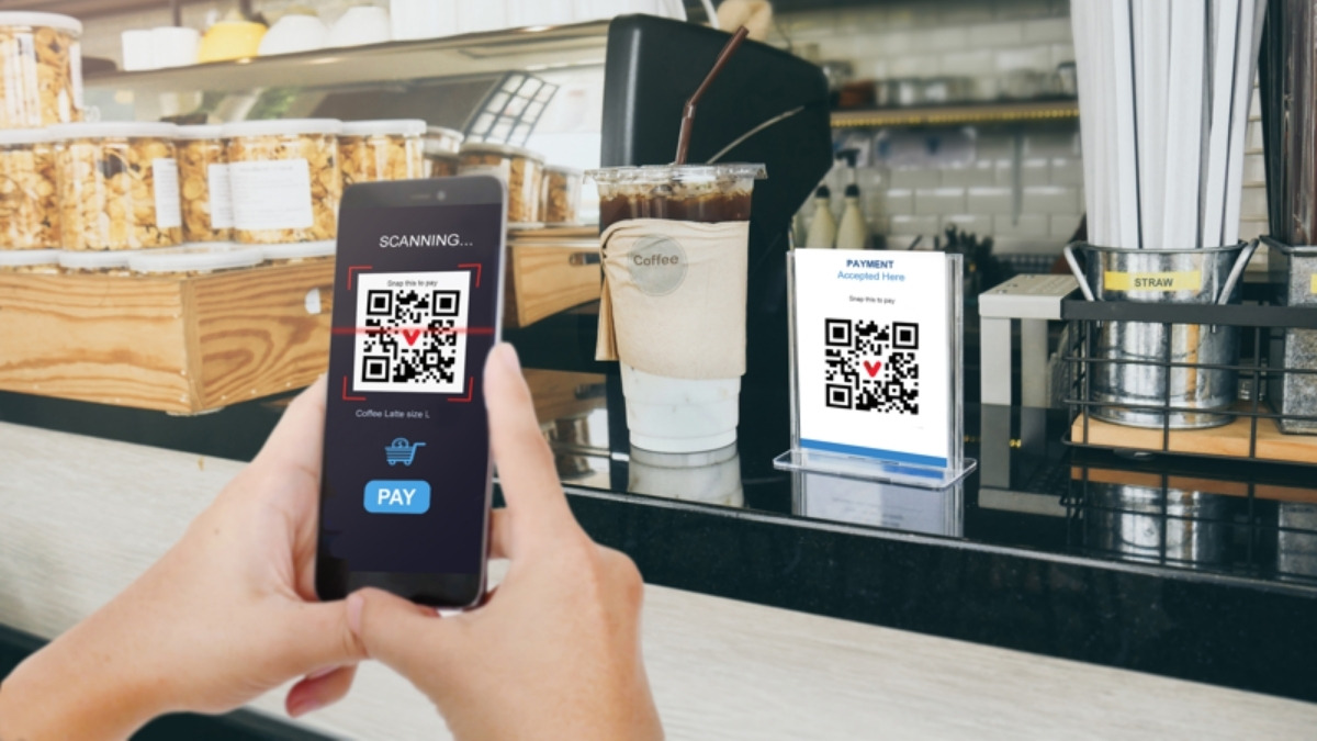 Thanh toán bằng cách quét mã QR