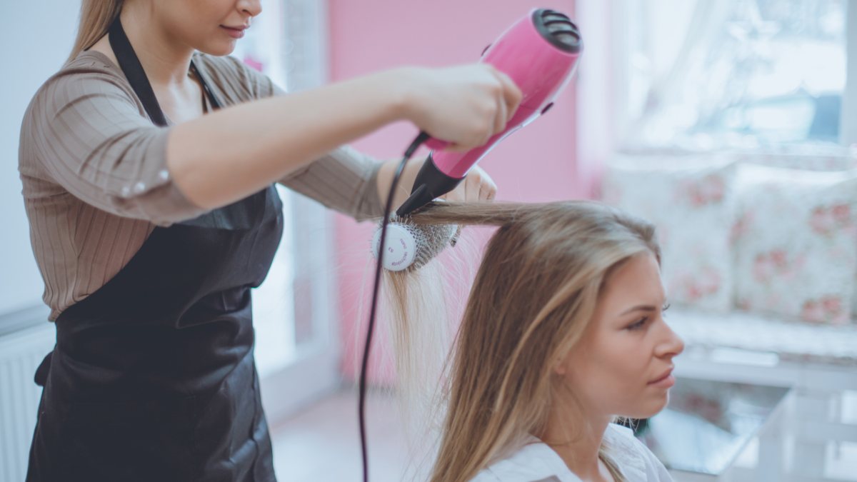 Hướng dẫn cách sấy tóc nhanh khô