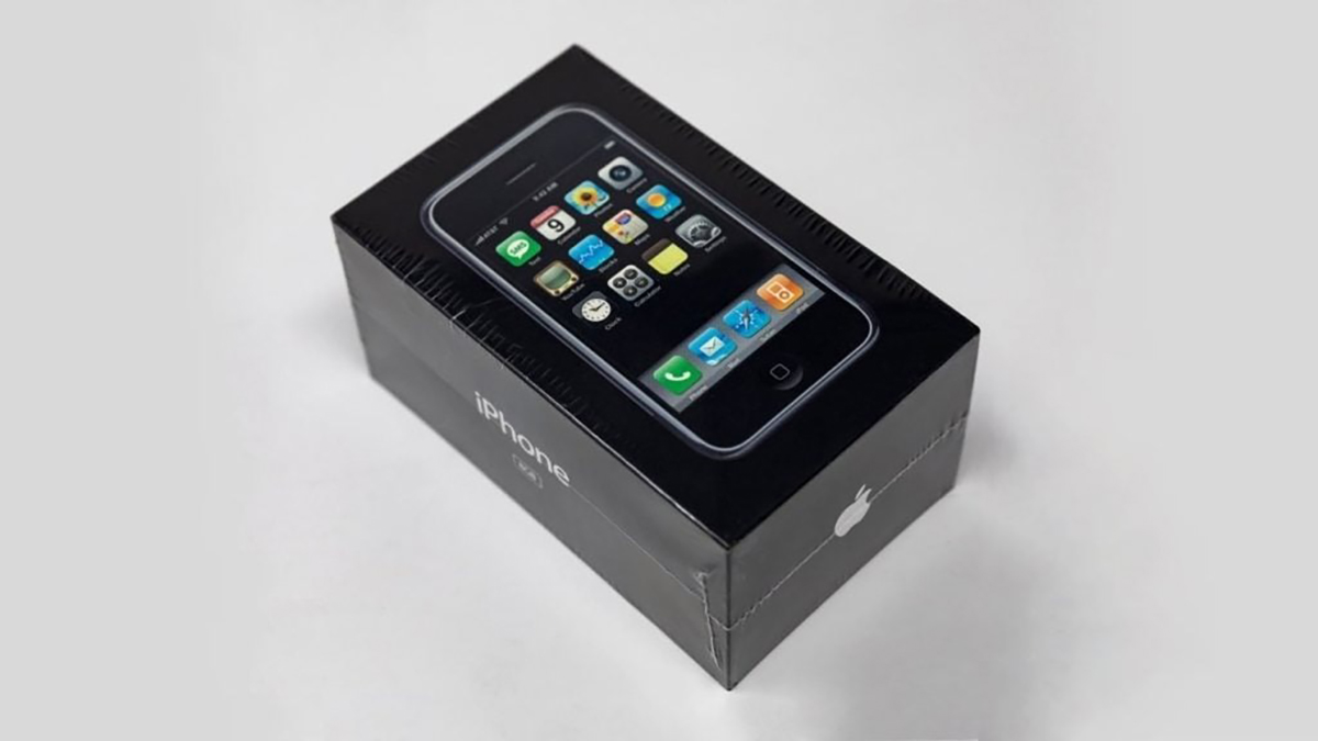 iPhone nguyên bản đời đầu được bán với giá hơn 3.2 tỷ đồng