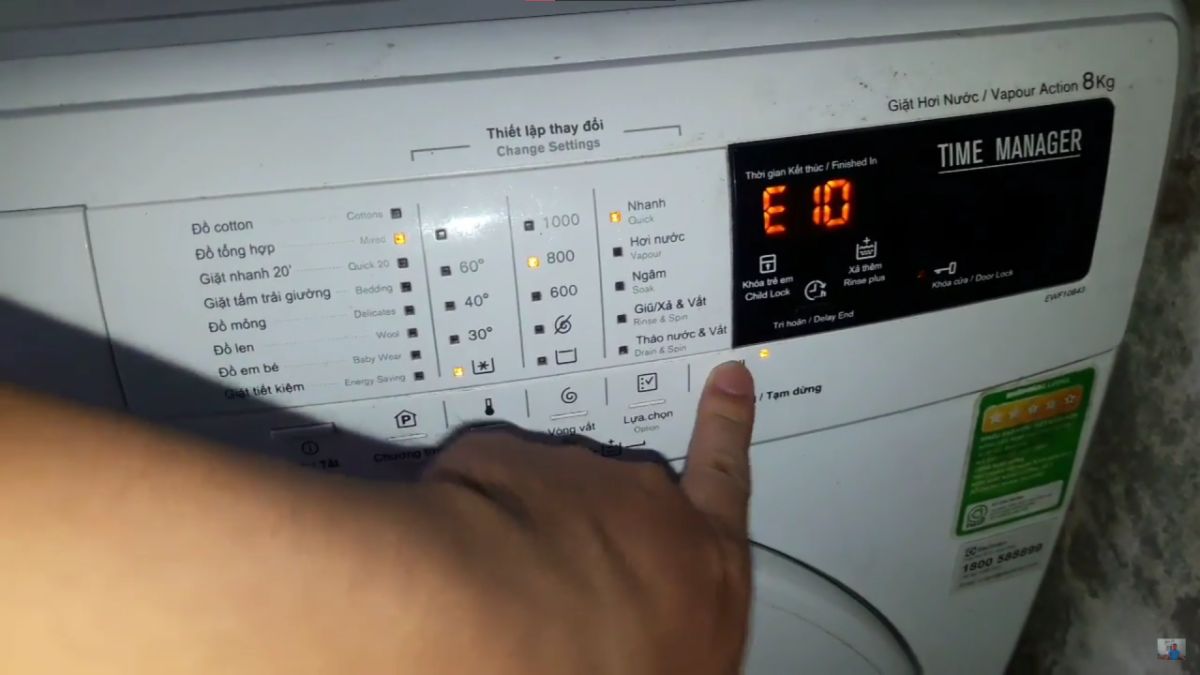 Máy giặt báo lỗi E10 là gì? Nguyên nhân và cách khắc phục hiệu quả nhất