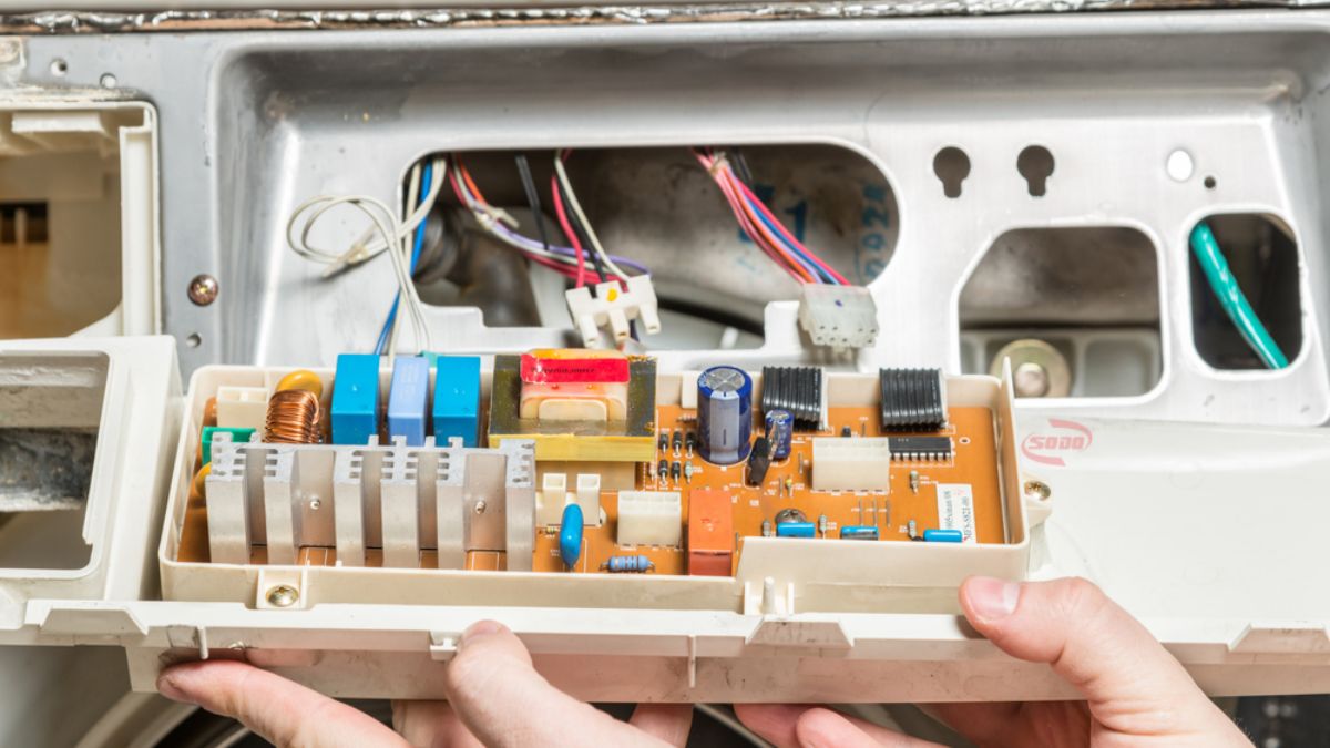 Hư board mạch gây báo lỗi IE trong máy giặt