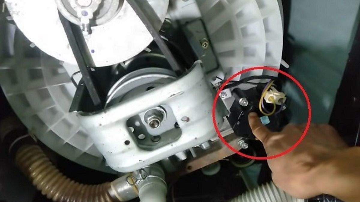 máy giặt không xả nước do motor bị hỏng 