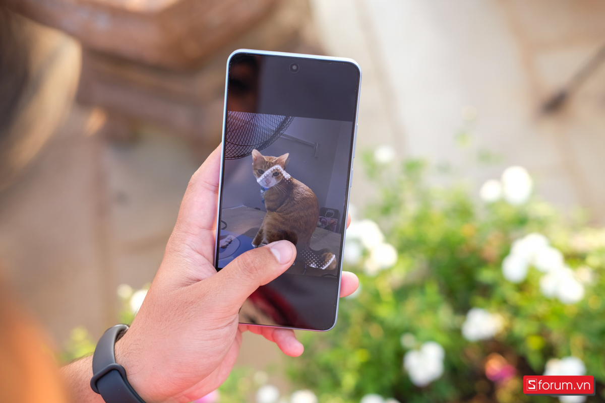 OPPO Reno11 F 5G được trang bị tính năng tách nền thú vị