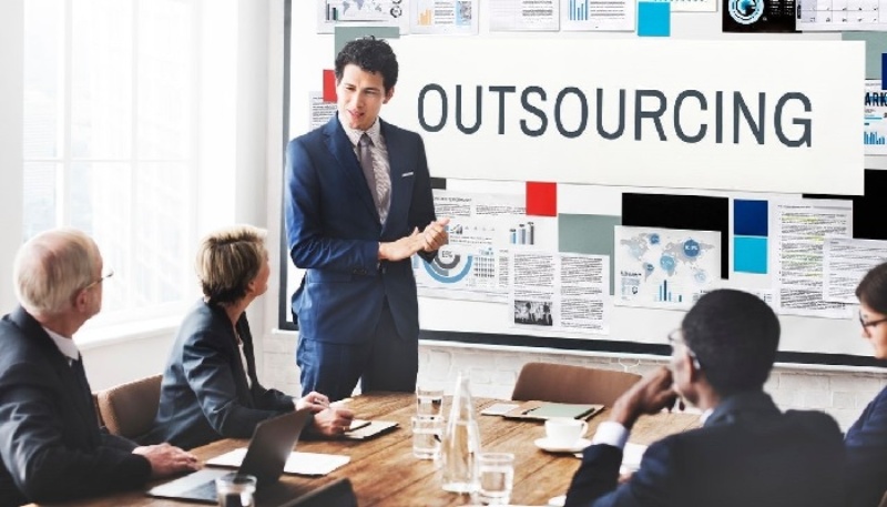 Khác biệt giữa công ty Product và Outsource là gì