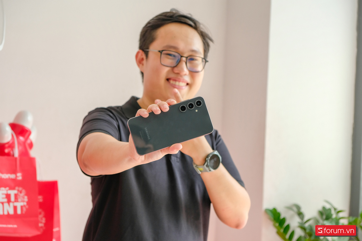 Sắp tới Samsung sẽ chính thức phổ biến tính năng AI xuống các dòng sản phẩm cũ