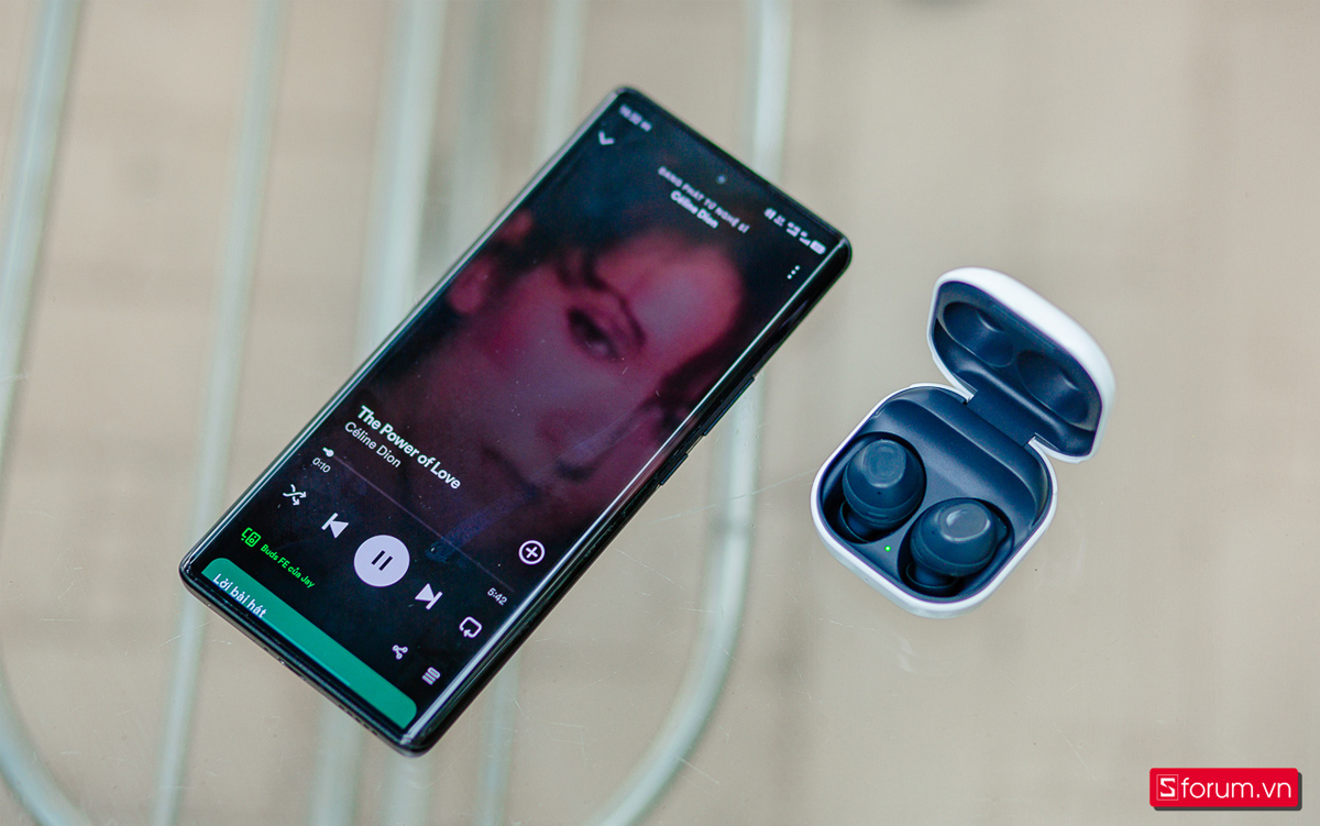 Trong số những sản phẩm được nâng cấp, Galaxy Buds và Buds SE đứng ra nhờ sự cải tiến đáng kể