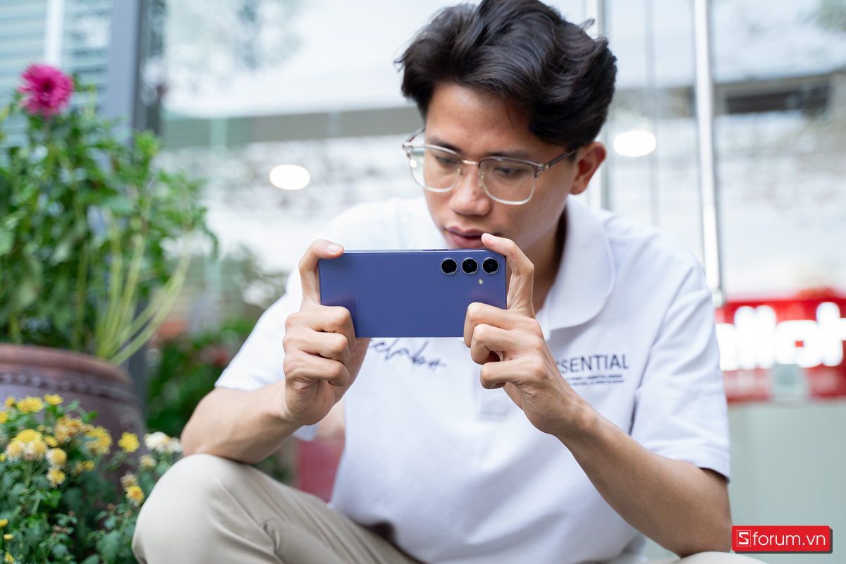 Galaxy S24 Plus với các ống kính camera riêng biệt, tạo nên một điểm nhấn độc đáo