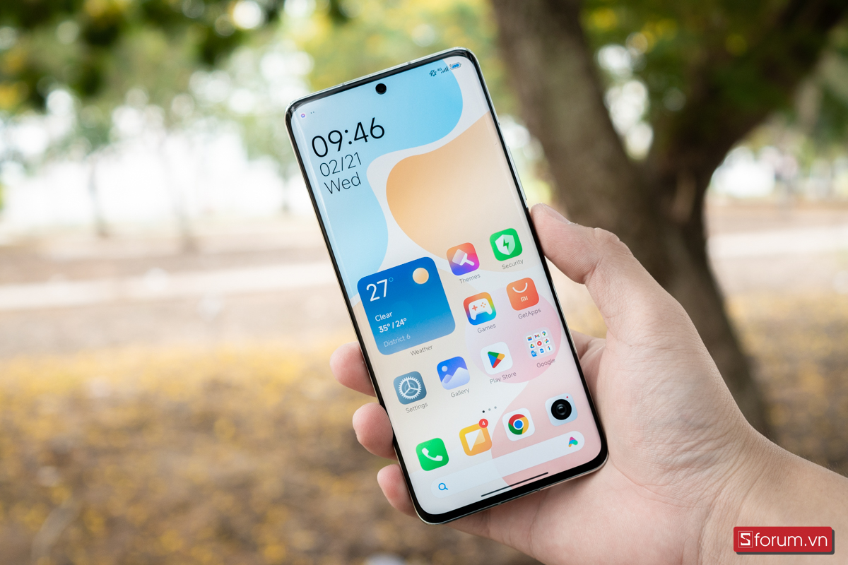 Xiaomi 13 Pro sở hữu màn hình AMOLED 6.73 inch, độ phân giải 2K