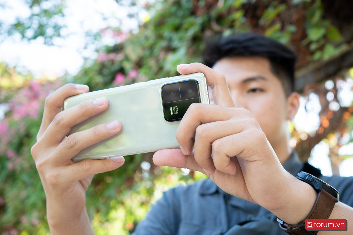 Xiaomi 13 Pro có camera chính 50MP khẩu độ f/1.9 và ống kính quang học SUMMICRON