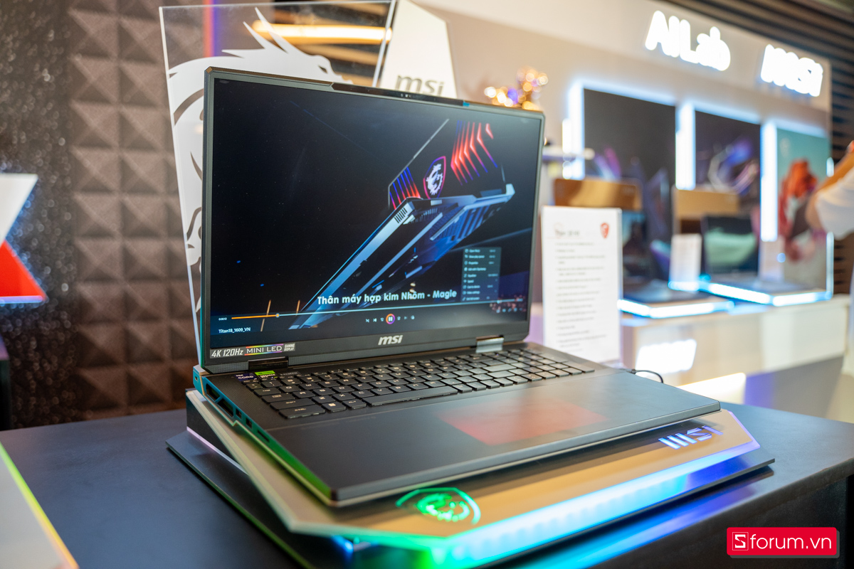 MSI Titan 18 HX là laptop gaming mạnh mẽ nhất tại thời điểm hiện tại