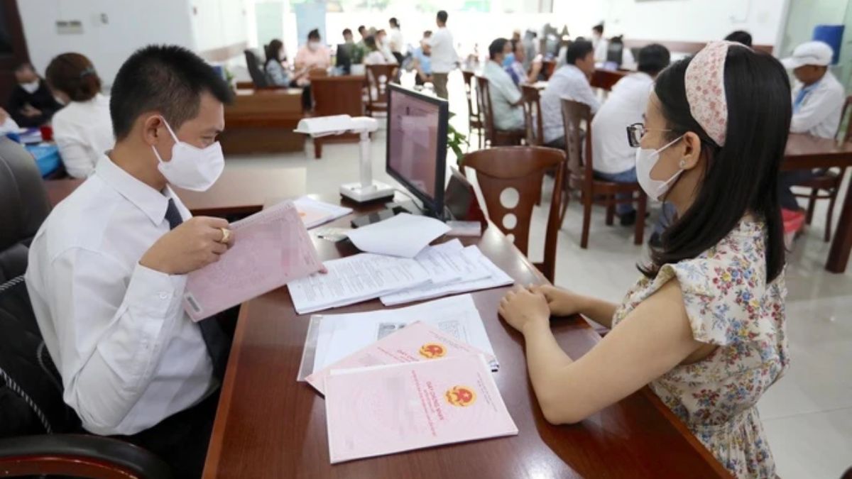 Chi phí công chứng thứ 7, chủ nhật là bao nhiêu?