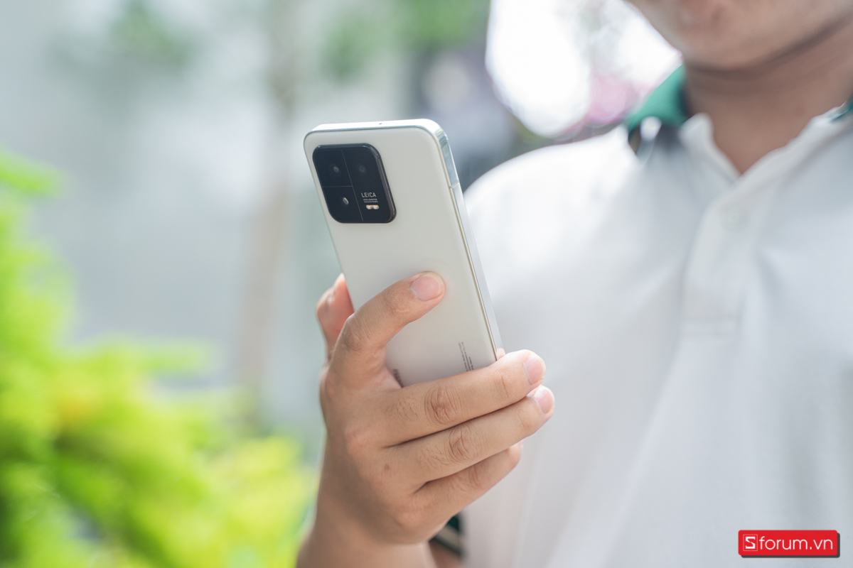 Xiaomi 13 có khung viền kim loại và mặt lưng kính chất lượng cao