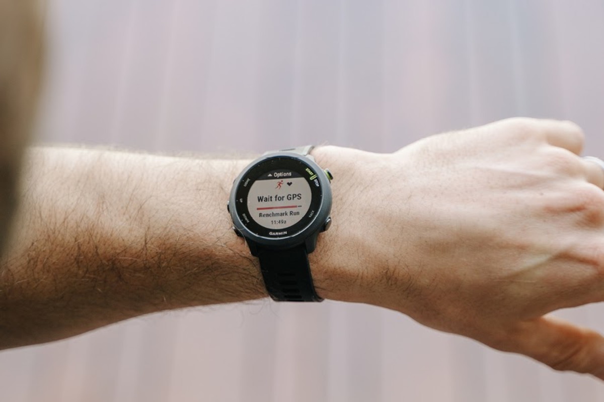 Smartwatch tập thể thao Garmin Forerunner 55 đi kèm với tính năng thông minh như công nghệ PacePro giúp lập kế hoạch tốc độ và thời gian ở mỗi chặng