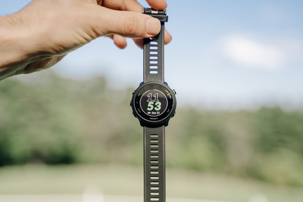 Smartwatch tập thể thao Garmin Forerunner 55 có thể theo dõi nhịp tim, giấc ngủ, mức độ stress hàng ngày