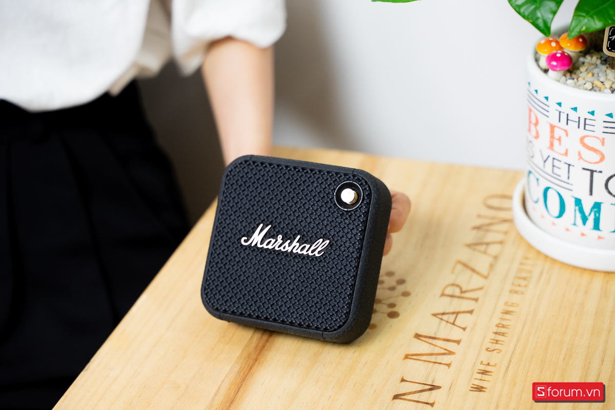Marshall Willen không chỉ có vẻ ngoài mạnh mẽ mà còn sở hữu khả năng chống nước và bụi với xếp hạng IP67