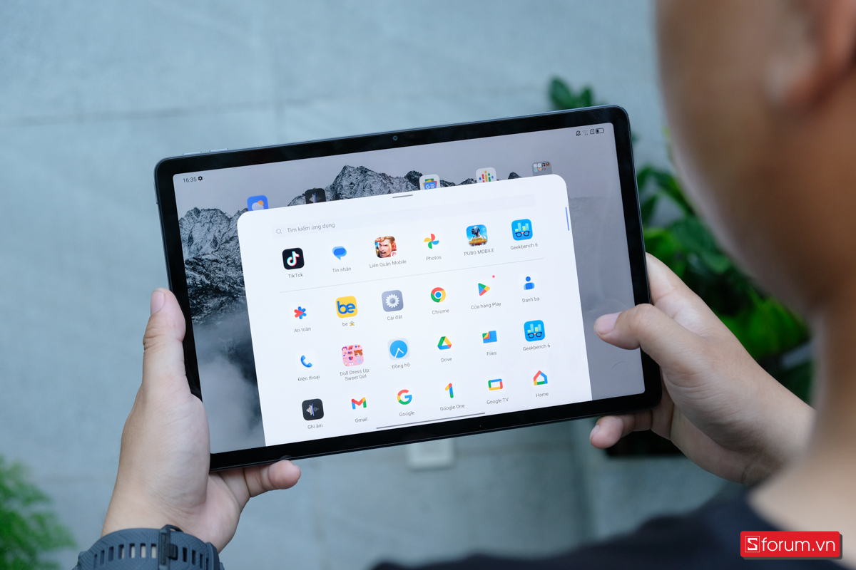 Còn về phần mềm, hệ điều hành của máy là Android 13, dự kiến sẽ có thêm 2 bản nâng cấp lên đến Android 15