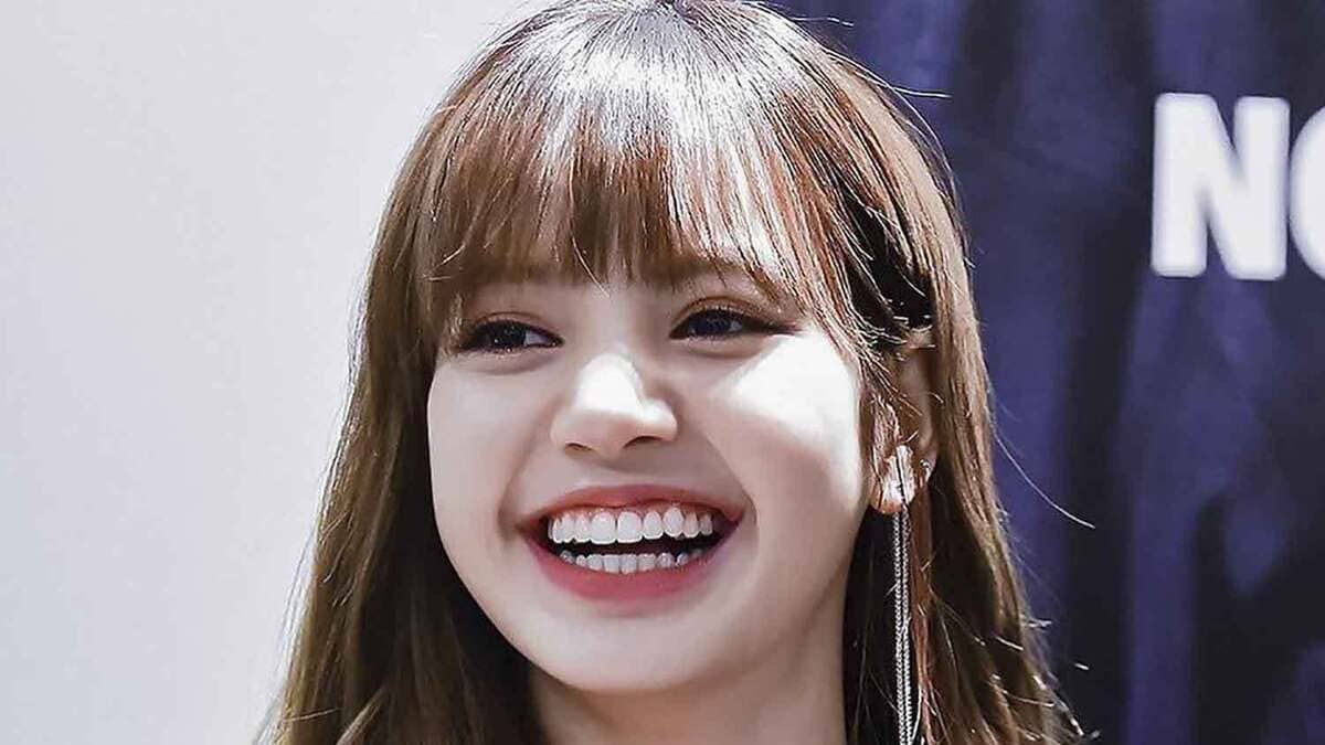 Ảnh Lisa cười rạng rỡ