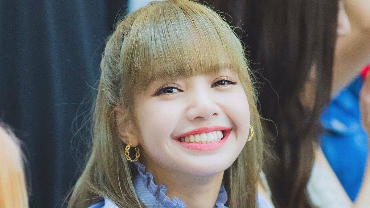 Ảnh Lisa cười rạng rỡ