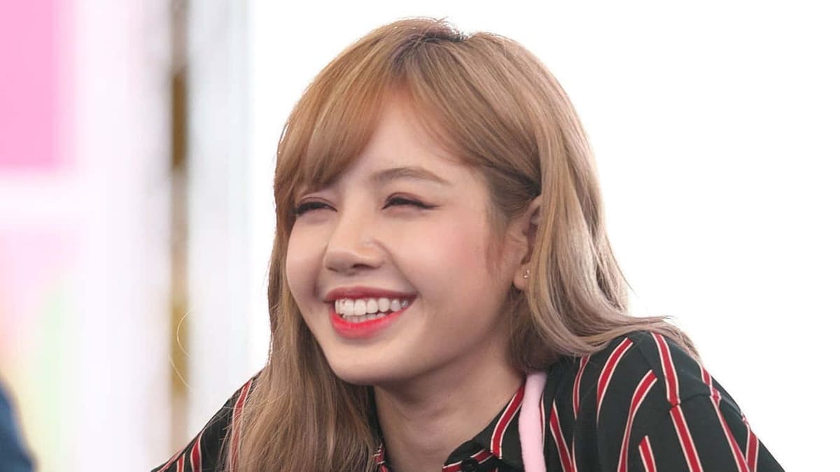 Hình ảnh Lisa cười