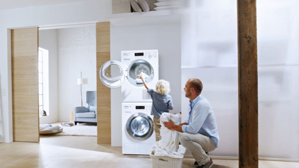 Loại máy sấy nào có thể thực hiện hóa việc đặt máy sấy trên máy giặt?