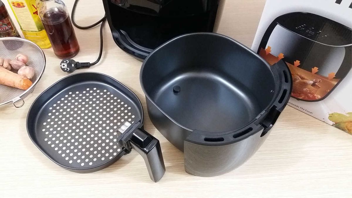 Vệ sinh nồi chiên trước khi sử dụng