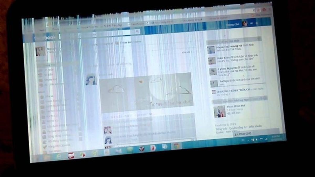 Dấu hiệu màn hình bị ẩm trên máy tính