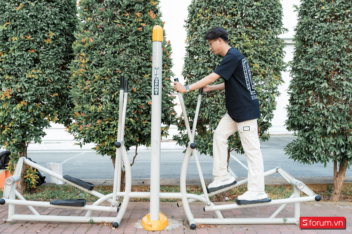 Tập ở công viên vừa có không gian thoáng mát vừa có nhiều máy tập tiện lợi