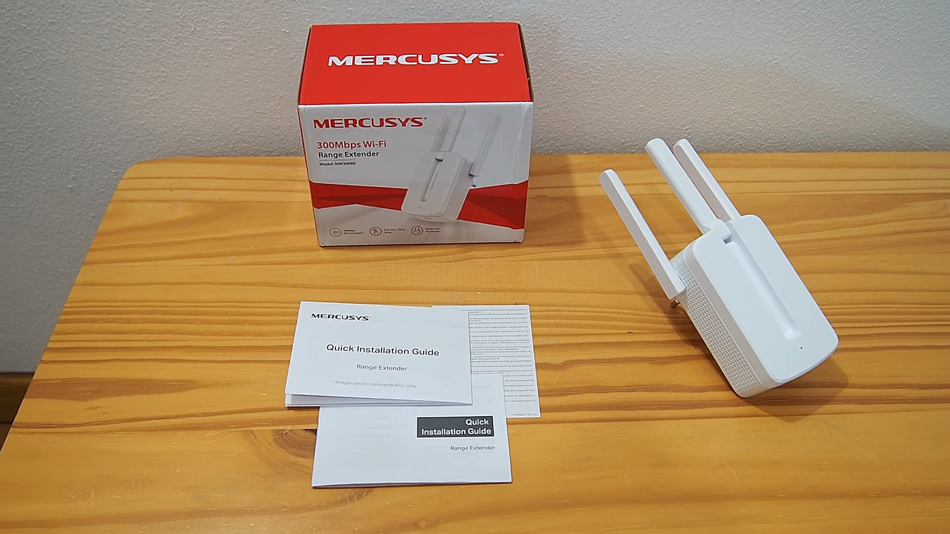 Mercusys MW300RE có tới 3 ăng-ten để tăng cường chất lượng sóng wifi