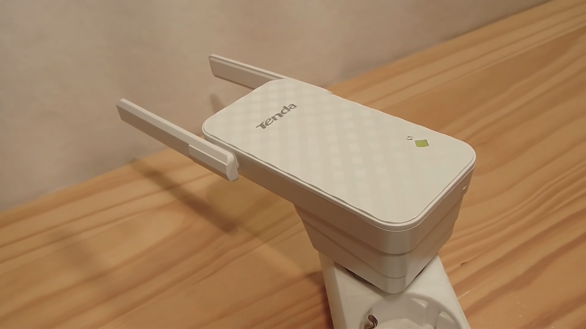 Bộ kích sóng WiFi Tenda A9 có thể phát sóng wifi chuẩn N