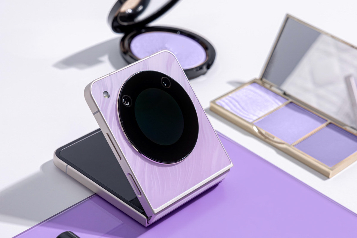 Bản lề Nubia Flip trông khá là cứng cáp