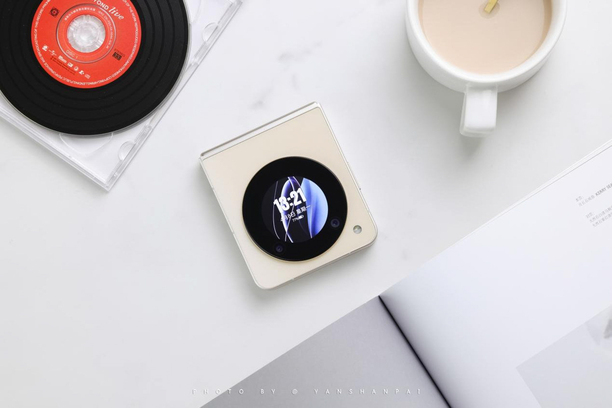 Thiết kế đẹp mắt của Nubia Flip