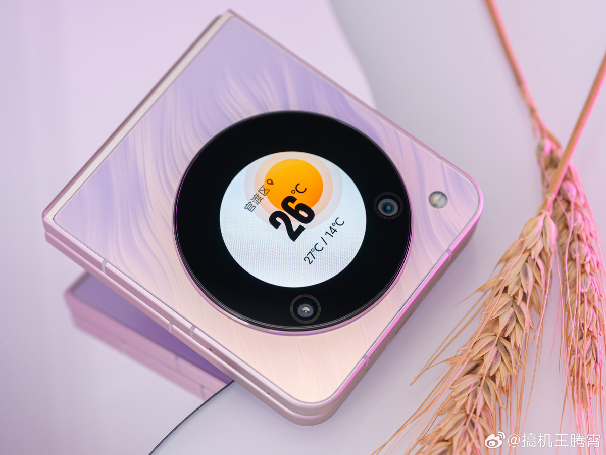 Màn hình phụ của Nubia Flip có kích thước khá bé