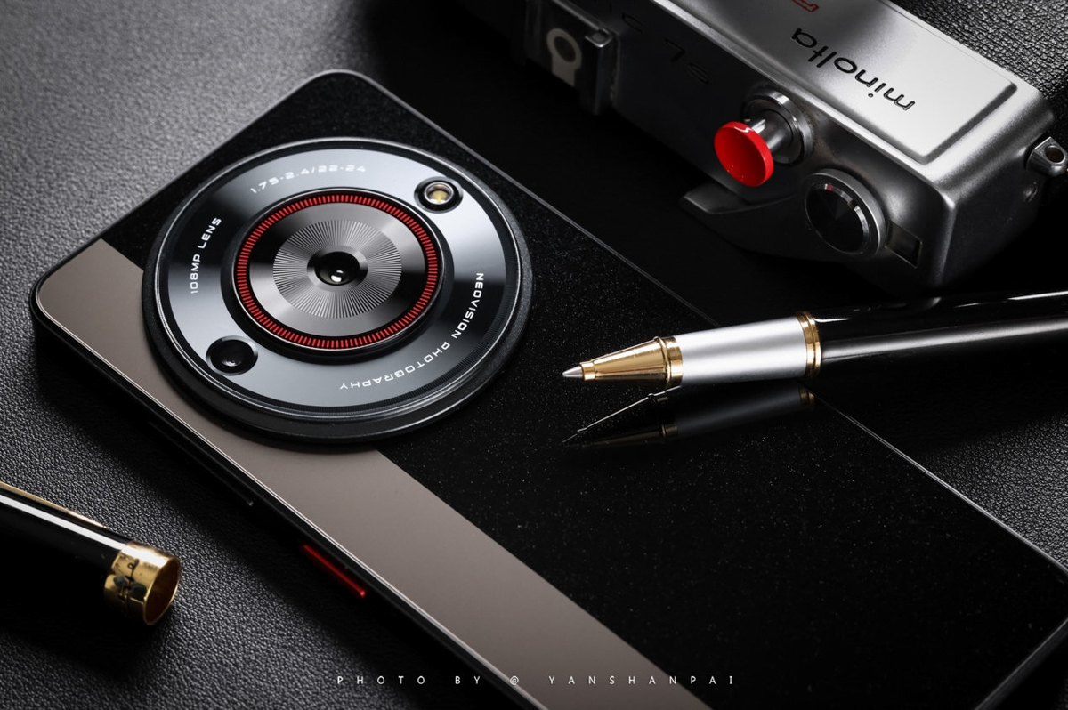 Thiết kế mặt lưng ấn tượng của Nubia Mavericks