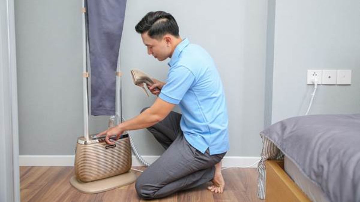 Cách sử dụng bàn ủi hơi nước đứng an toàn 3